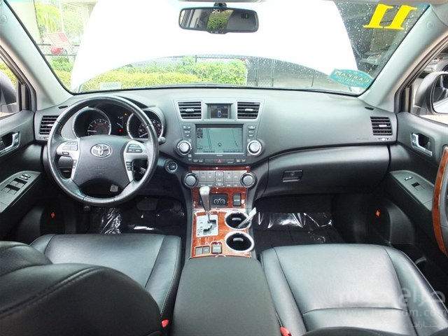 USED 2011 TOYOTA HIGHLANDER