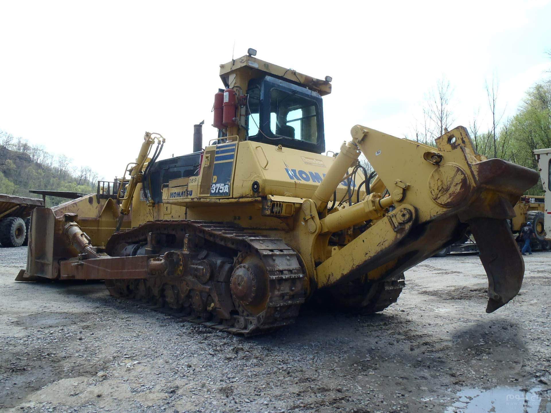 IT# 89K-2003 KOMATSU D375A-5 Crawler Tractor
