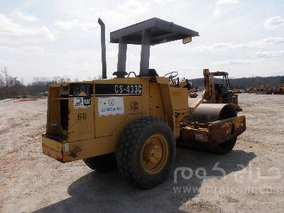 IT# 267-1997 CATERPILLAR CS433C Vibratory Smooth Drum