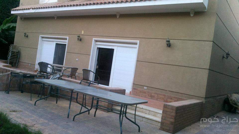 للايجار فيلا مفروشة فرش راقى جدا بكمبوند الشروق 2000 بالشروق