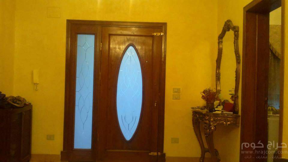 للايجار فيلا مفروشة فرش راقى جدا بكمبوند الشروق 2000 بالشروق