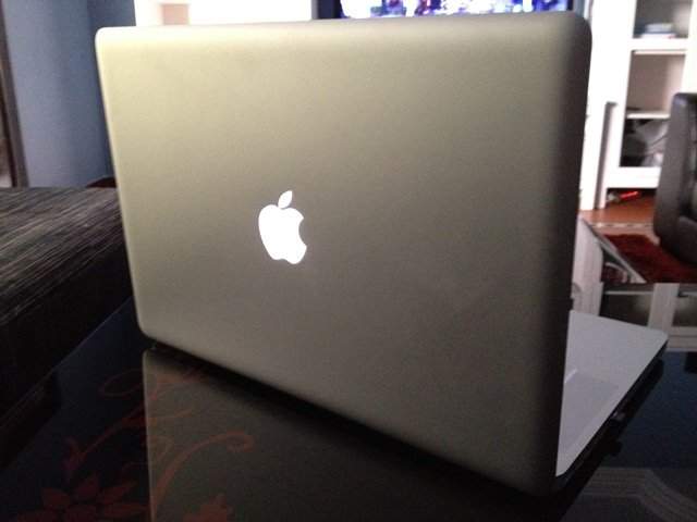 للبيع جهاز ماك بوك برو 15 إنش