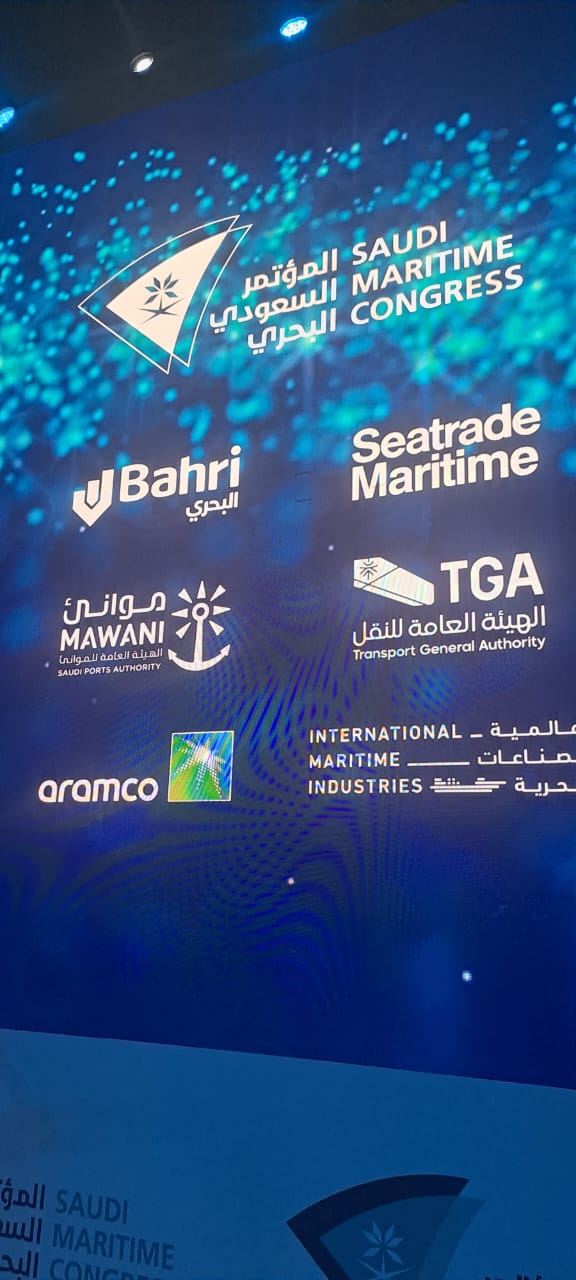 مراوح رذاذ ,مكيفات صحراوية ,مظلات