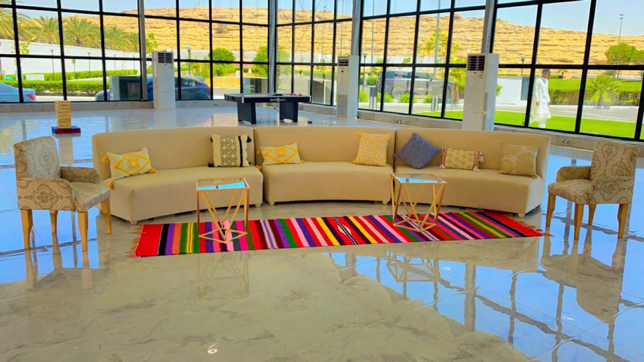 جلسات شعبية ,كنب ملكي ,طاولات وكراسي