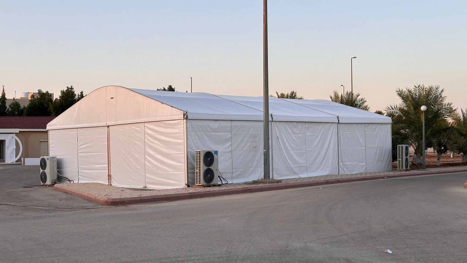 تأجير كراسي بار في الرياض ، طاولات بوفيه,كنب ملكي,مظلات